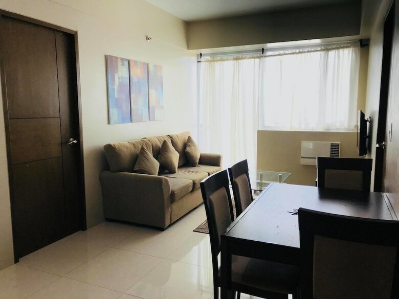 One Palmtree - 2br Across Airport