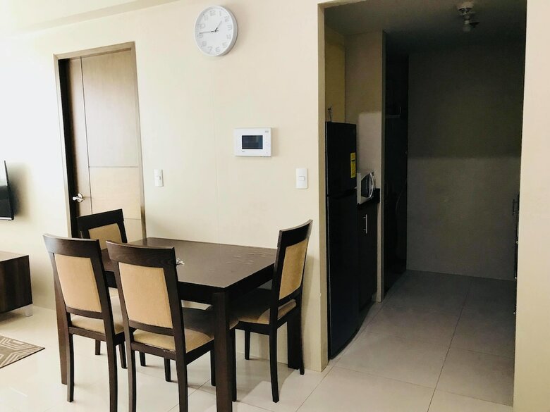 One Palmtree - 2br Across Airport