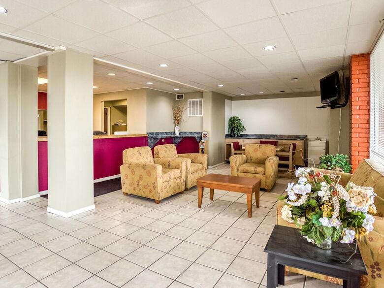 Oyo Hotel San Antonio Lackland Air Force Base North