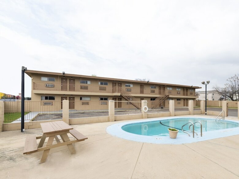 Oyo Hotel San Antonio Lackland Air Force Base North