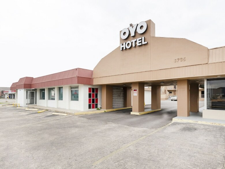 Oyo Hotel San Antonio Lackland Air Force Base North