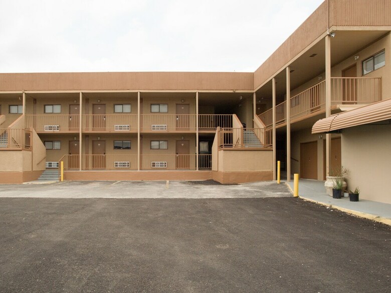 Oyo Hotel San Antonio Lackland Air Force Base North