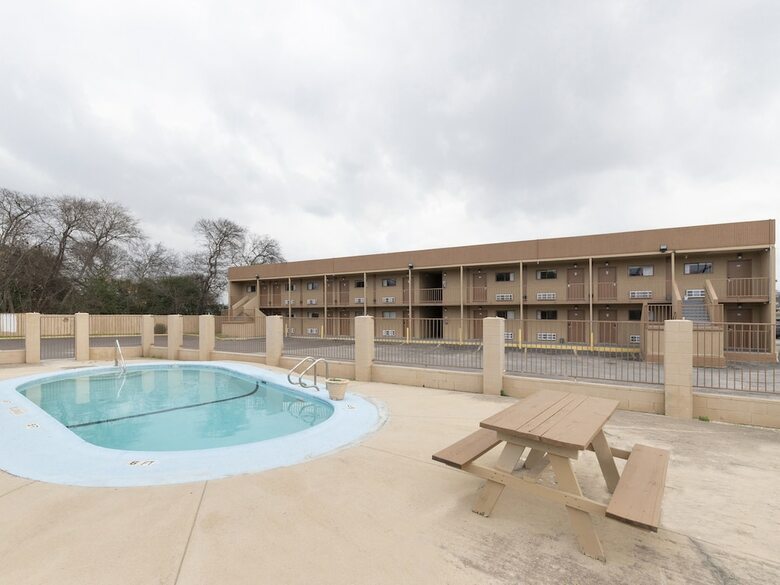 Oyo Hotel San Antonio Lackland Air Force Base North