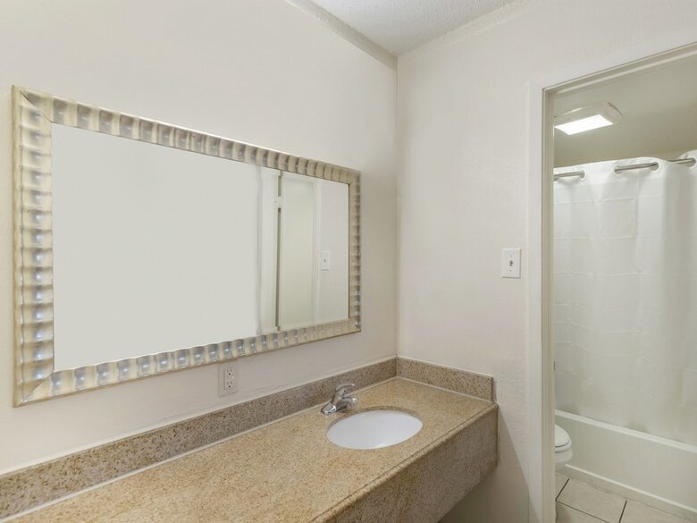 Oyo Hotel San Antonio Lackland Air Force Base North