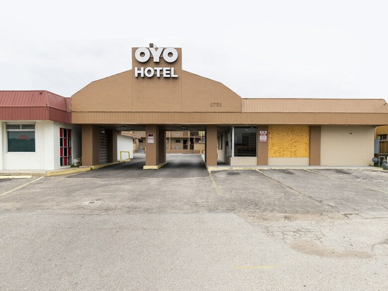 Oyo Hotel San Antonio Lackland Air Force Base North