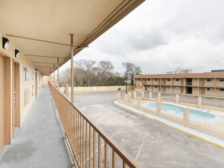 Oyo Hotel San Antonio Lackland Air Force Base North