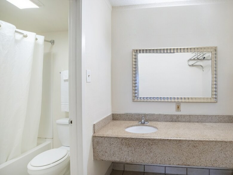 Oyo Hotel San Antonio Lackland Air Force Base North