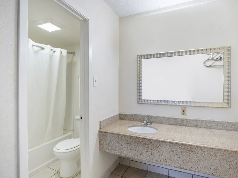 Oyo Hotel San Antonio Lackland Air Force Base North