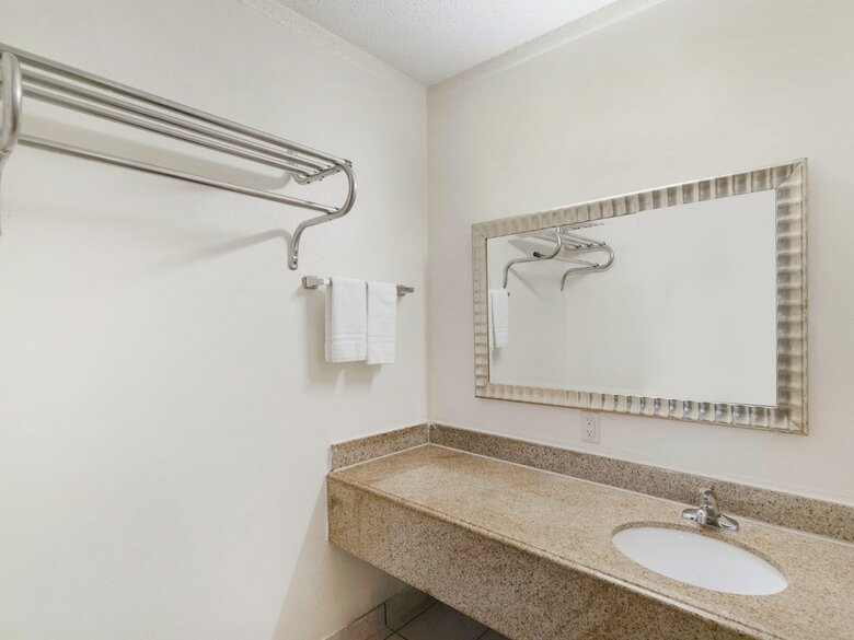 Oyo Hotel San Antonio Lackland Air Force Base North