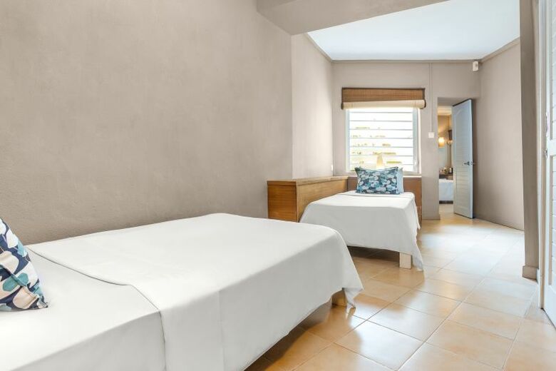 Hotel Friday Attitude