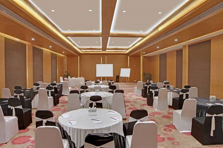 Aparthotel Aaha Airport Hotel