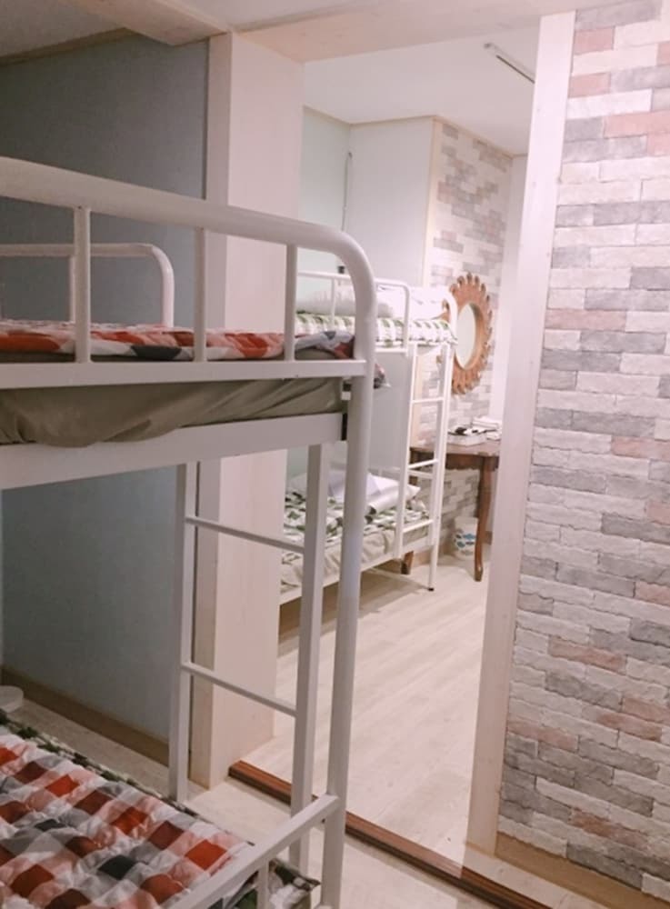 Hostal Aria Guesthouse - Hostel