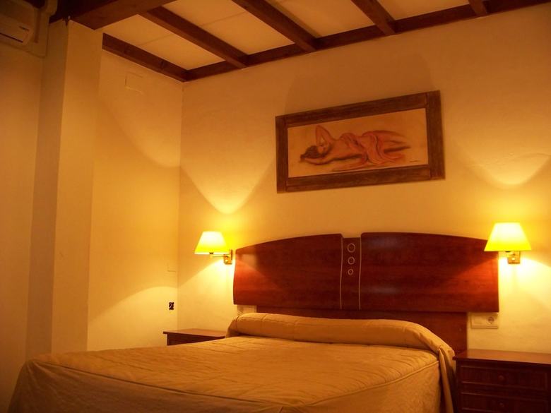 Hostal Restaurante El Lirio