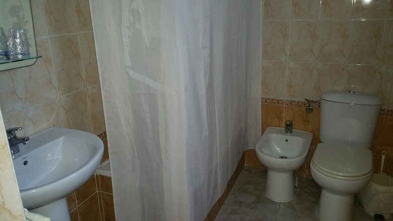 Hostal Restaurante El Lirio