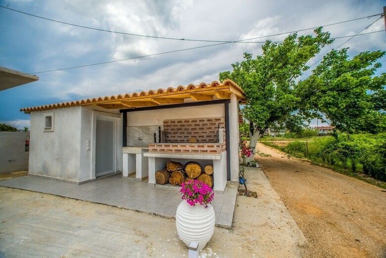 Tesys Studios & Apartments