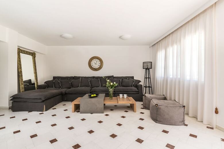Damma Beachfront Luxury Villa