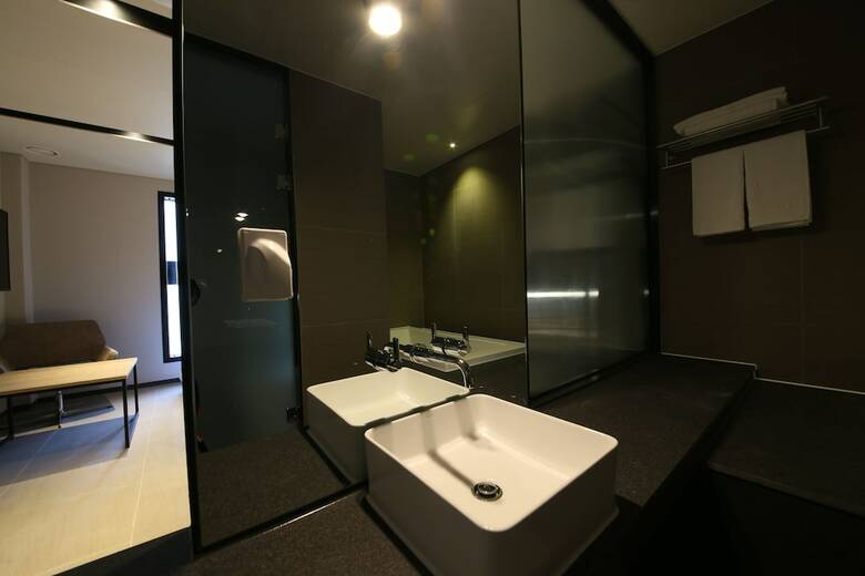 Yeoubi Hotel