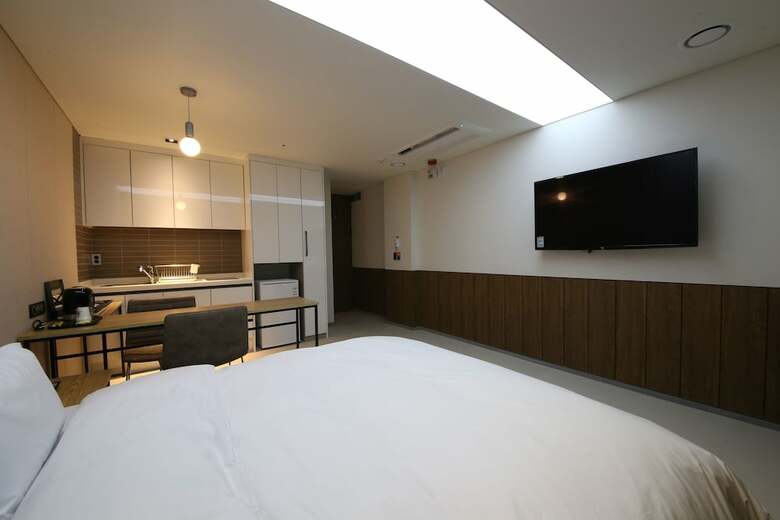 Yeoubi Hotel