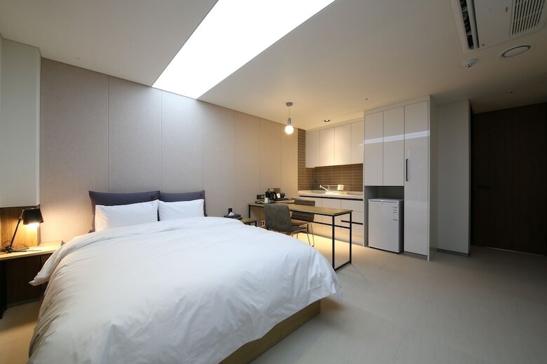 Yeoubi Hotel