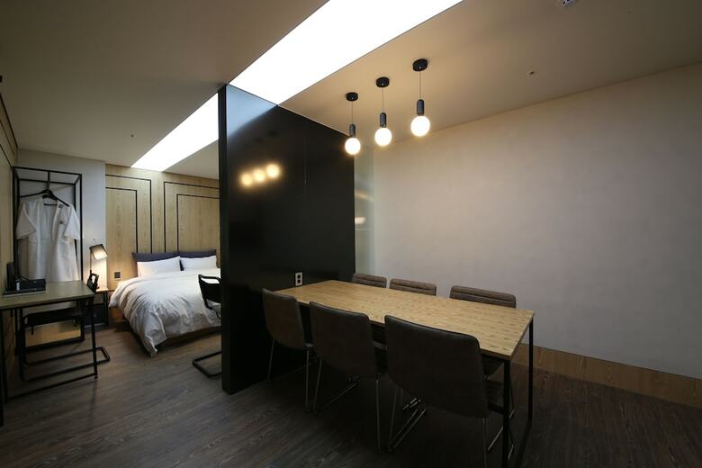 Yeoubi Hotel