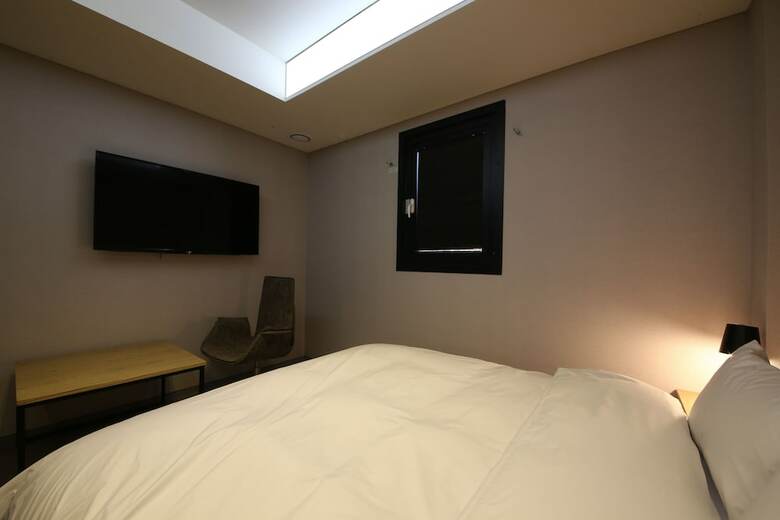 Yeoubi Hotel