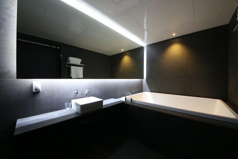 Yeoubi Hotel