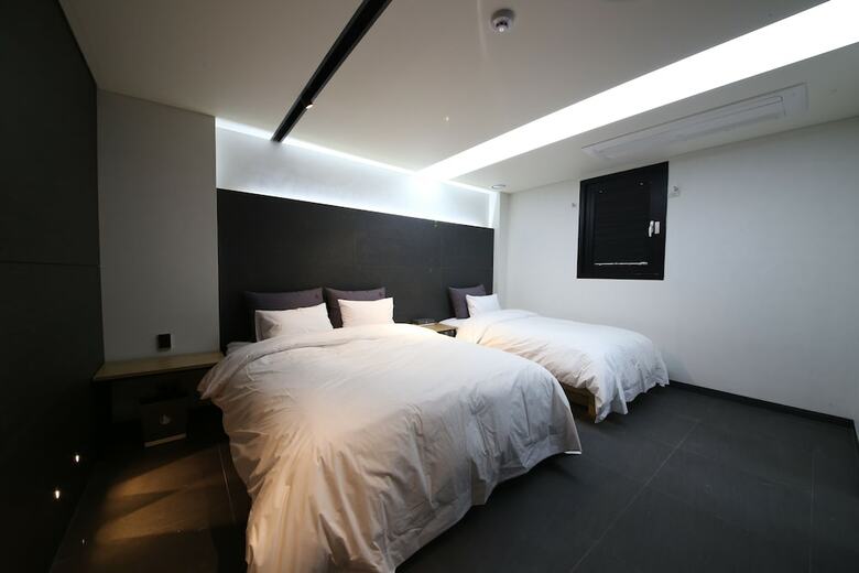 Yeoubi Hotel
