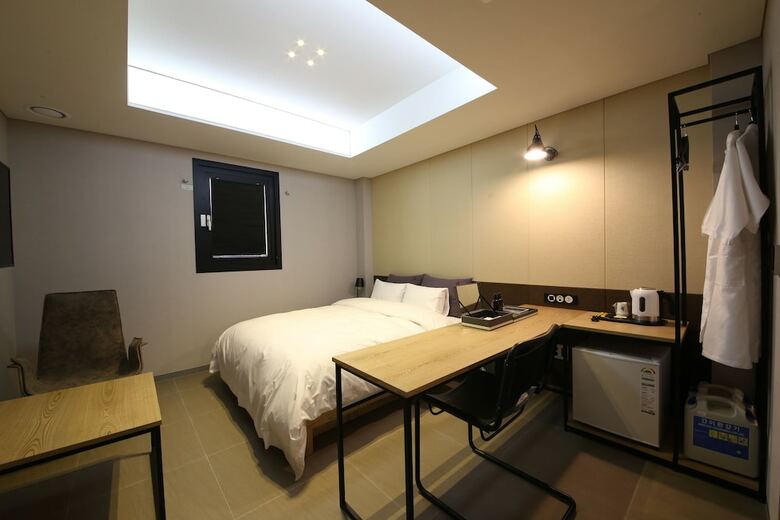 Yeoubi Hotel