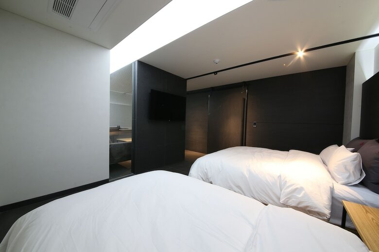 Yeoubi Hotel