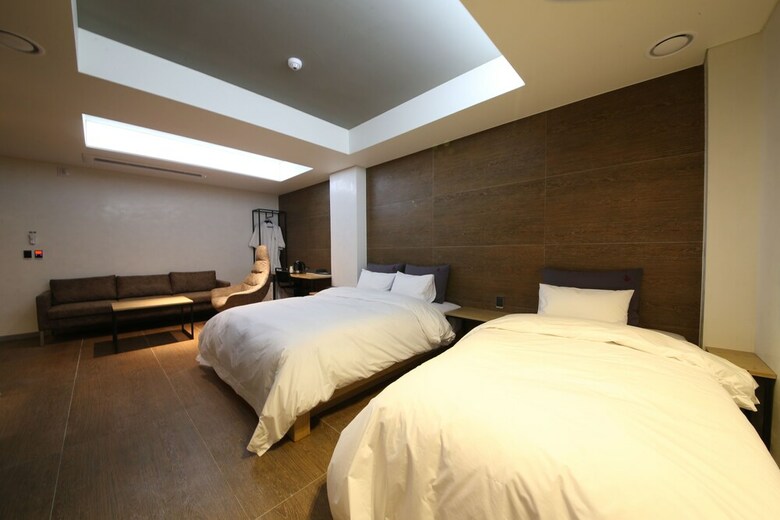 Yeoubi Hotel
