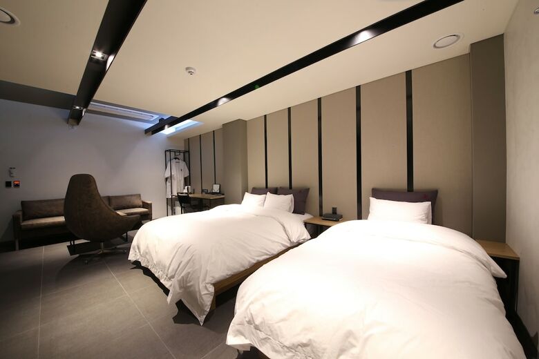 Yeoubi Hotel