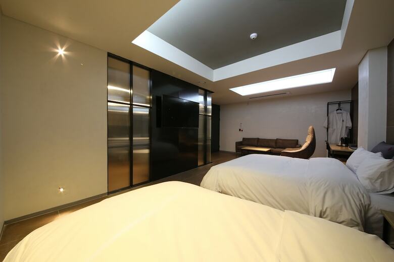 Yeoubi Hotel