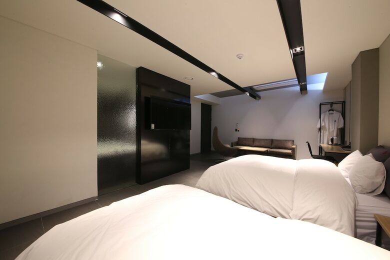 Yeoubi Hotel