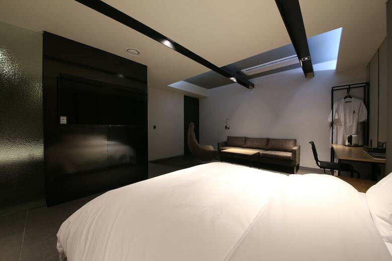 Yeoubi Hotel