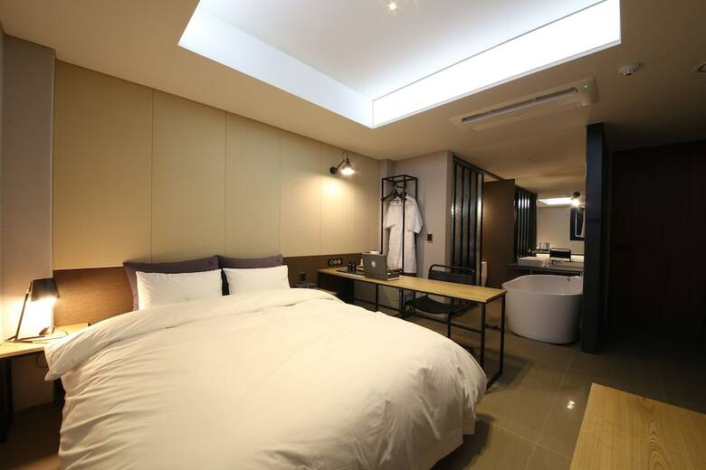 Yeoubi Hotel