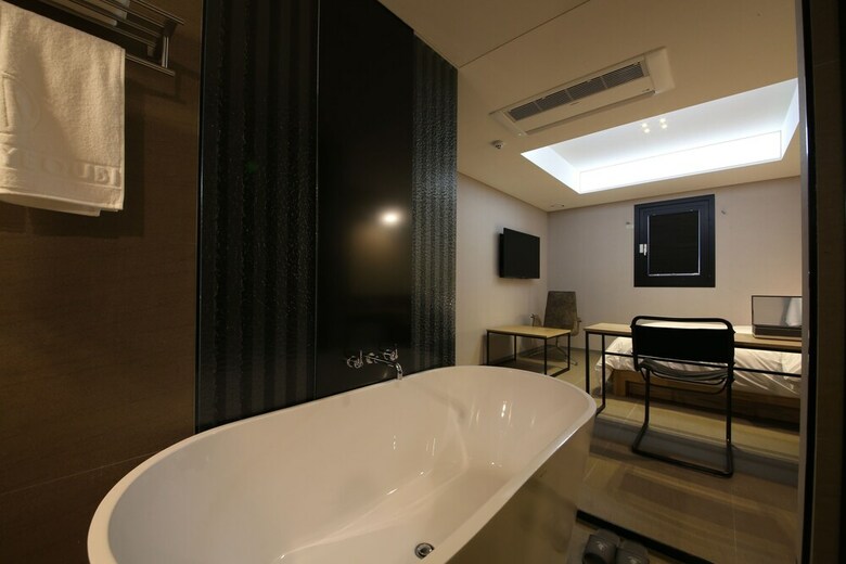Yeoubi Hotel