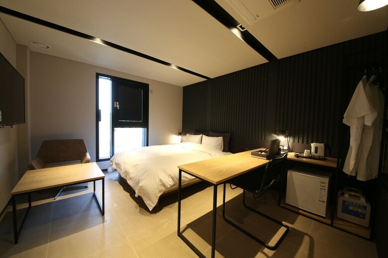 Yeoubi Hotel