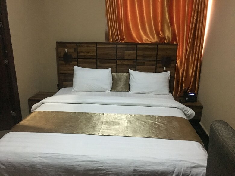 Momak 5 Hotel And Suites