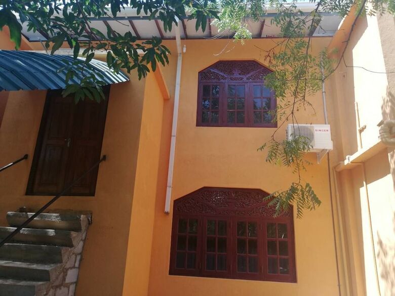 Hotel N.l.i. Guest House