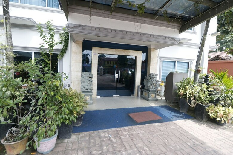 Hotel Reddoorz Plus @ Jalan Dr Sutomo Pekanbaru