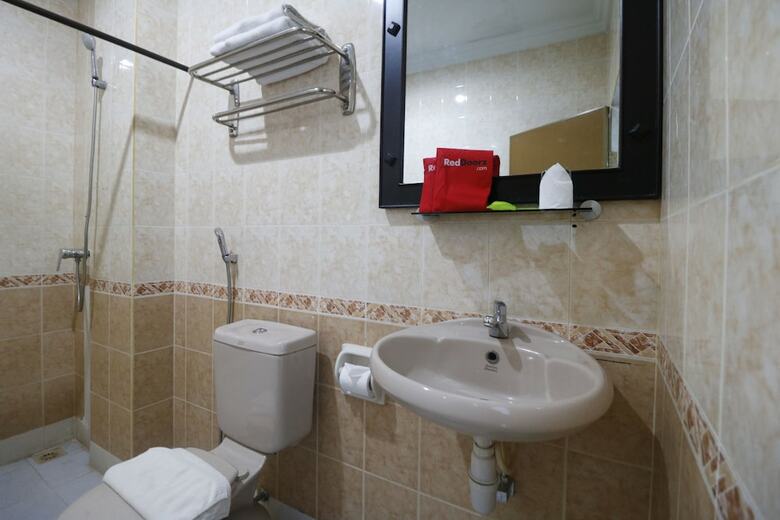 Hotel Reddoorz Plus @ Jalan Dr Sutomo Pekanbaru