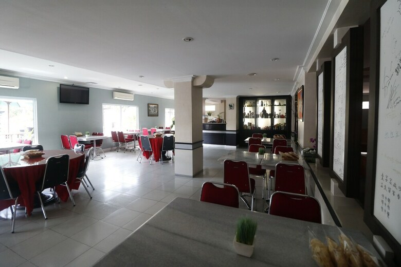Hotel Reddoorz Plus @ Jalan Dr Sutomo Pekanbaru