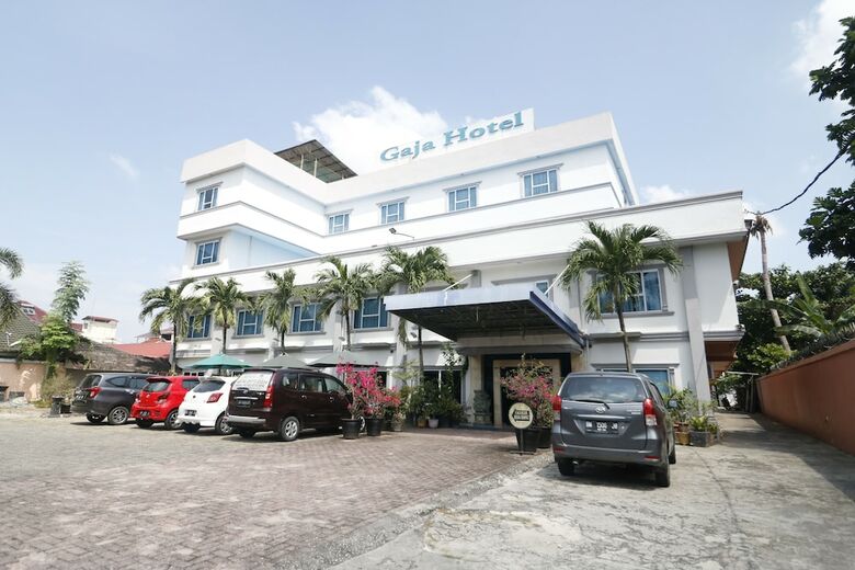 Hotel Reddoorz Plus @ Jalan Dr Sutomo Pekanbaru