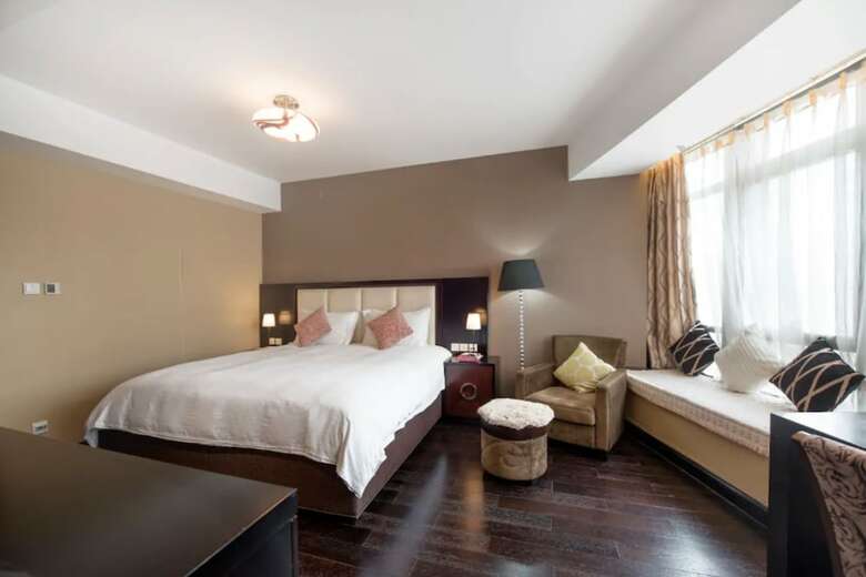 Acme City Apartment