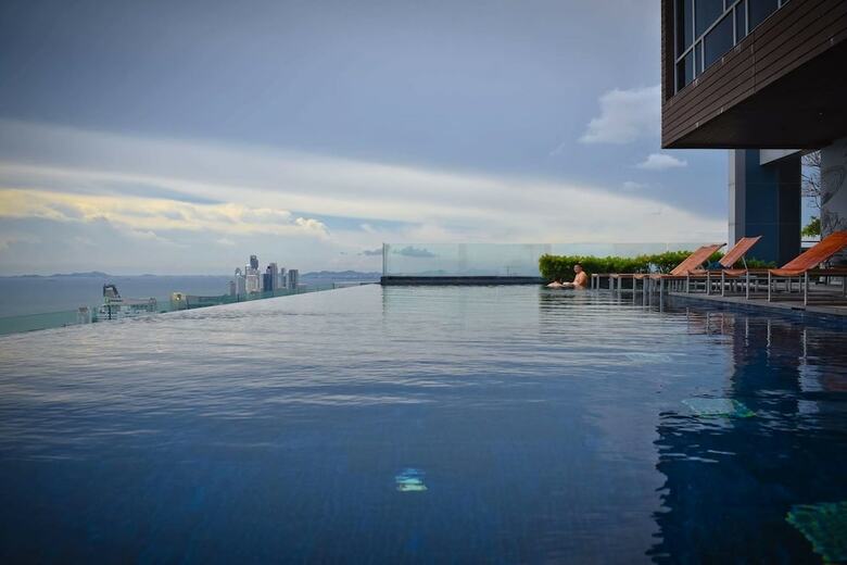 Centric Royal By Swimming Pool
