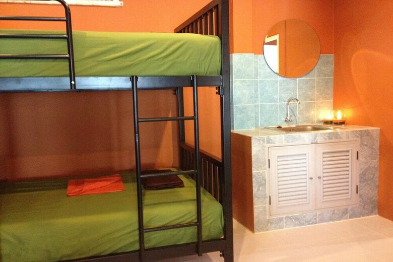 Hostal Chill Inn Beach Cafe & Hostel