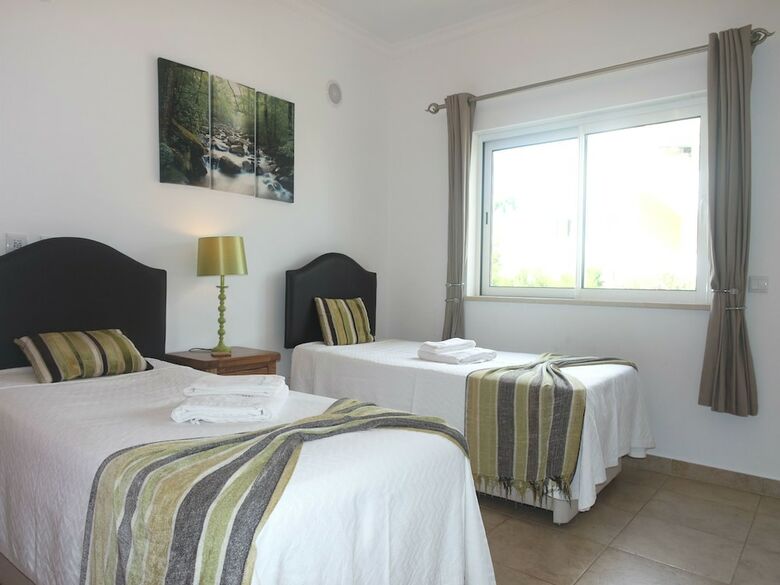 B25 - Abrotea 2 Bed Apartment By Dreamalgarve