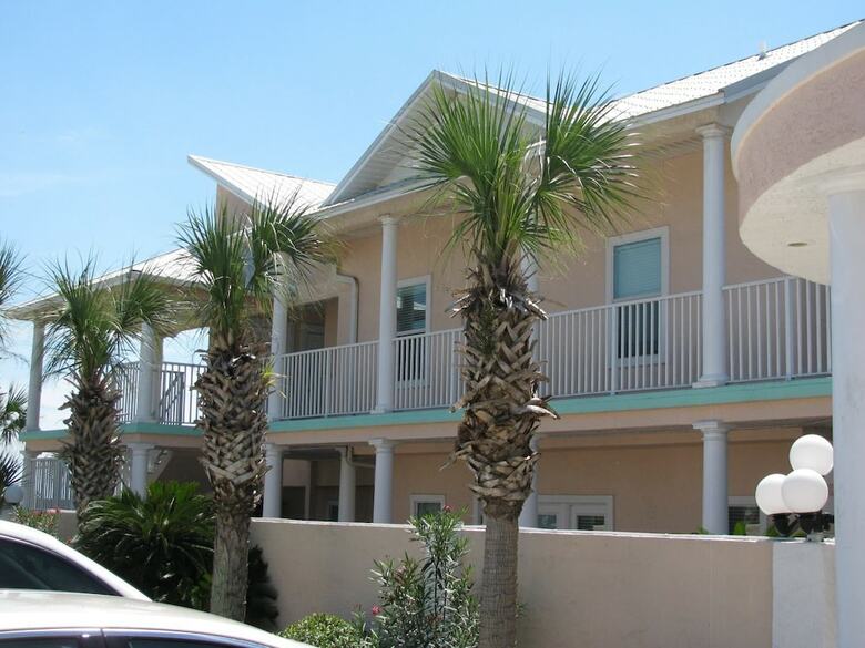 Pineapple Villas On Laguna Beach