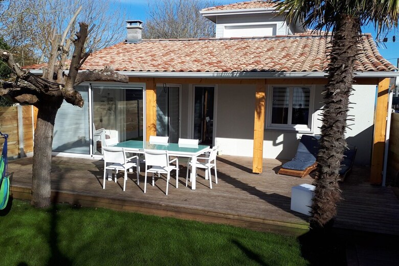 Villa Avec Vue Sur Le Bassin