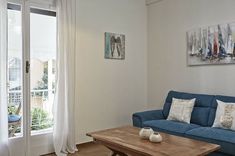 Cozy And Bright Apartment In Kolonaki